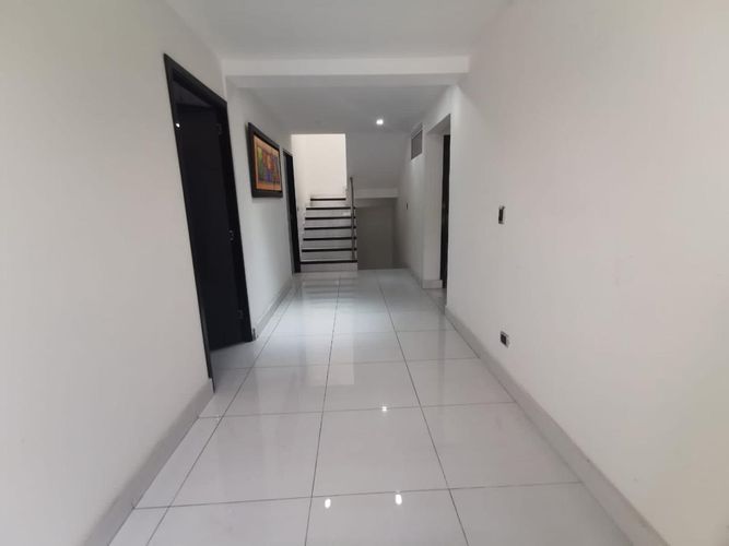 Casa de 6 alcobas en venta en Camino Real - Los Fundadores, Cali, 350 m² · foto 9 de 19