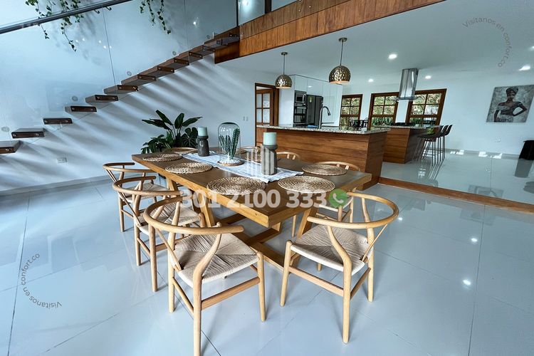 Casa de 3 alcobas en arriendo en La Mina, Envigado, 420 m² · foto 2 de 24