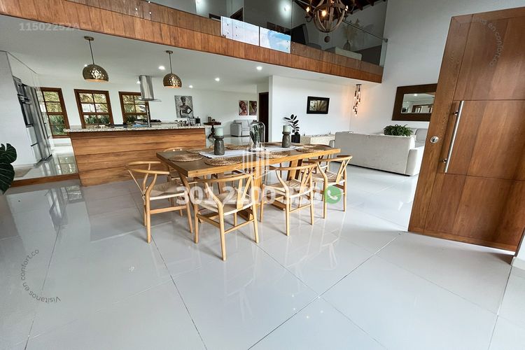 Casa de 3 alcobas en arriendo en La Mina, Envigado, 420 m² · foto 3 de 24