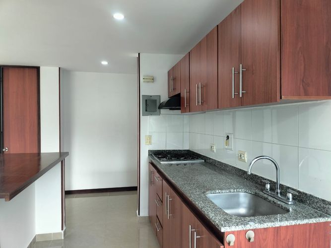 Apartamento en arriendo en El Poblado, Medellín · foto 3 de 12