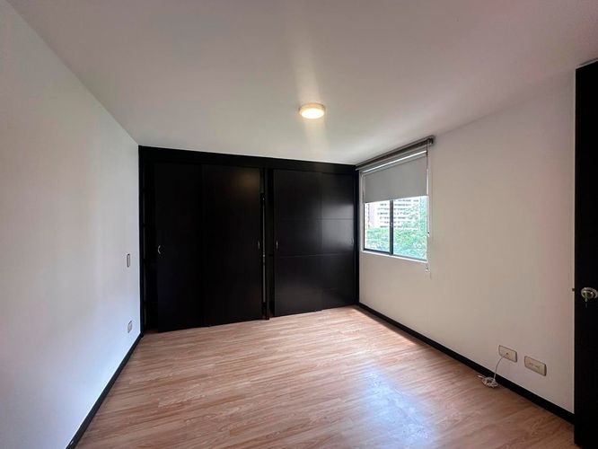 Apartamento de 2 alcobas en arriendo en El Poblado, Medellín, 78 m² · foto 10 de 19