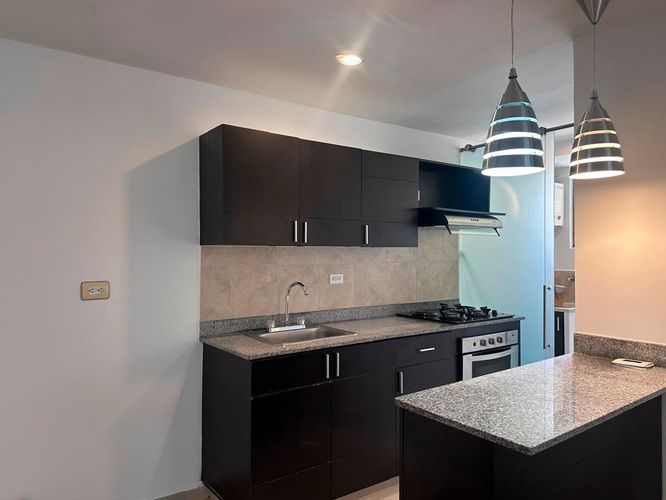 Apartamento de 2 alcobas en arriendo en El Poblado, Medellín, 78 m² · foto 4 de 19