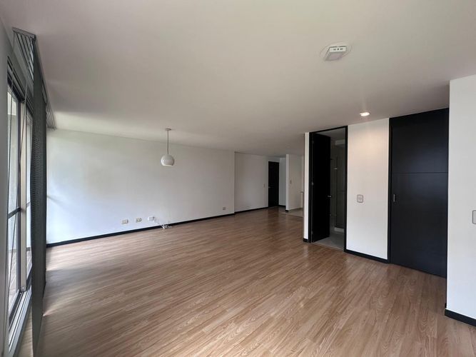 Apartamento de 2 alcobas en arriendo en El Poblado, Medellín, 78 m² · foto 14 de 19
