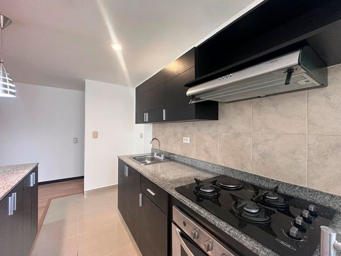 Apartamento de 2 alcobas en arriendo en El Poblado, Medellín, 78 m² · foto 5 de 19