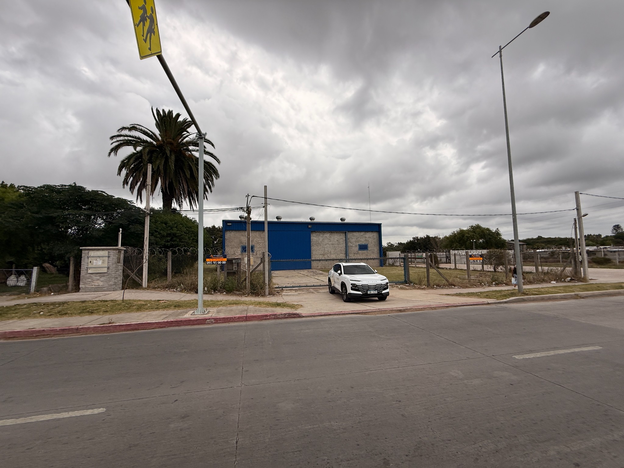 Alquiler Deposito 200 M2 Con Vivienda De 100 M Terr. 2827 M2