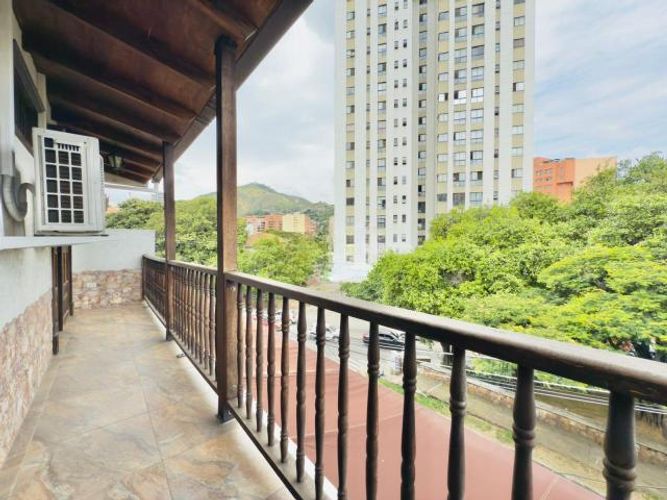 Casa de 9 alcobas en venta en San Antonio, Cali, 400 m² · foto 12 de 16