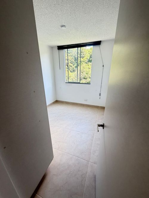 Apartamento de 3 alcobas en venta en El Poblado Ii Etapa, Palmira, 73 m² · foto 10 de 18