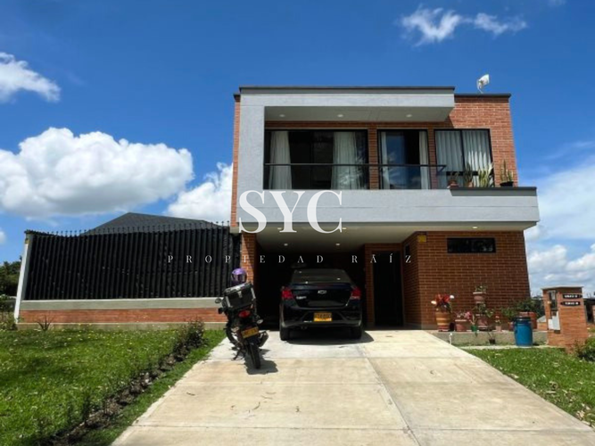 Casa de 4 alcobas en venta en Rionegro, 130 m² · foto 2 de 17