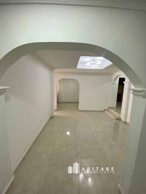 Casa de 4 alcobas en arriendo en Santa Lucia, Cartagena, 403 m² · foto 5 de 10