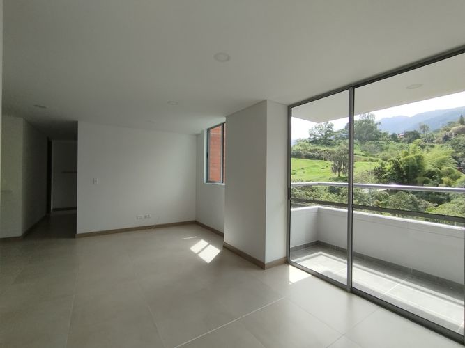 Apartamento de 2 alcobas en arriendo en Camino Verde, Envigado, 66 m² · foto 2 de 20