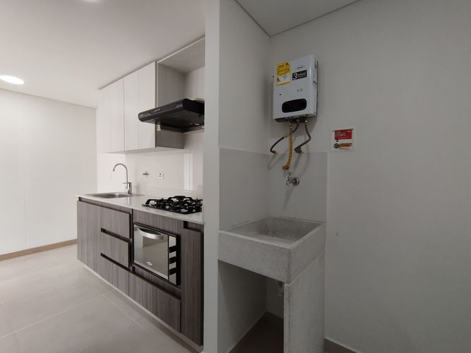 Apartamento de 2 alcobas en arriendo en Camino Verde, Envigado, 66 m² · foto 5 de 20