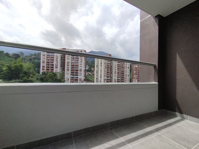 Apartamento de 2 alcobas en arriendo en Camino Verde, Envigado, 66 m² · foto 6 de 20