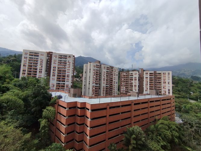 Apartamento de 2 alcobas en arriendo en Camino Verde, Envigado, 66 m² · foto 14 de 20