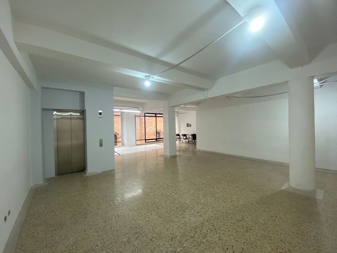 Local en arriendo en Sector Plaza De Bolivar, Pereira, 300 m² · foto 2 de 9