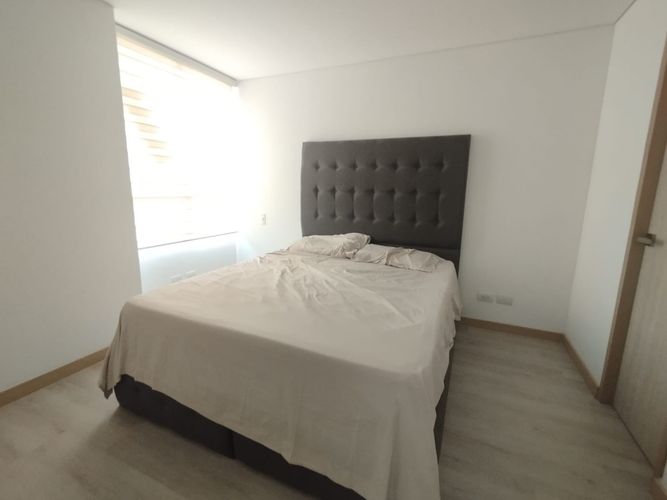 Apartamento de 2 alcobas en arriendo en Loma Del Escobero, Envigado, 83 m² · foto 2 de 12