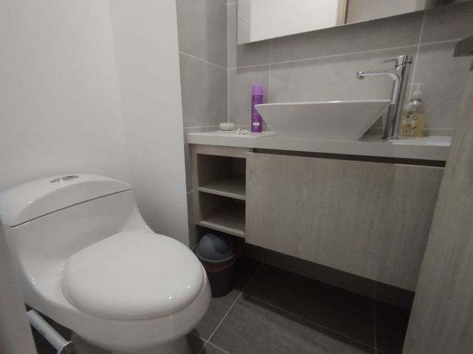 Apartamento de 2 alcobas en arriendo en Loma Del Escobero, Envigado, 83 m² · foto 5 de 12