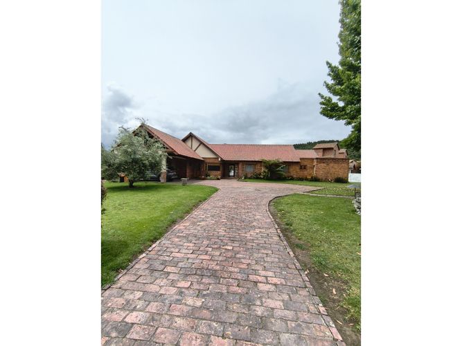Casa de 4 alcobas en venta en San Jose De Bavaria, Bogotá, 350 m² · foto 4 de 24