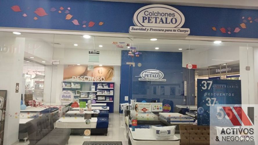 Local en venta en Colombia, Medellín, 104 m² · foto 2 de 2