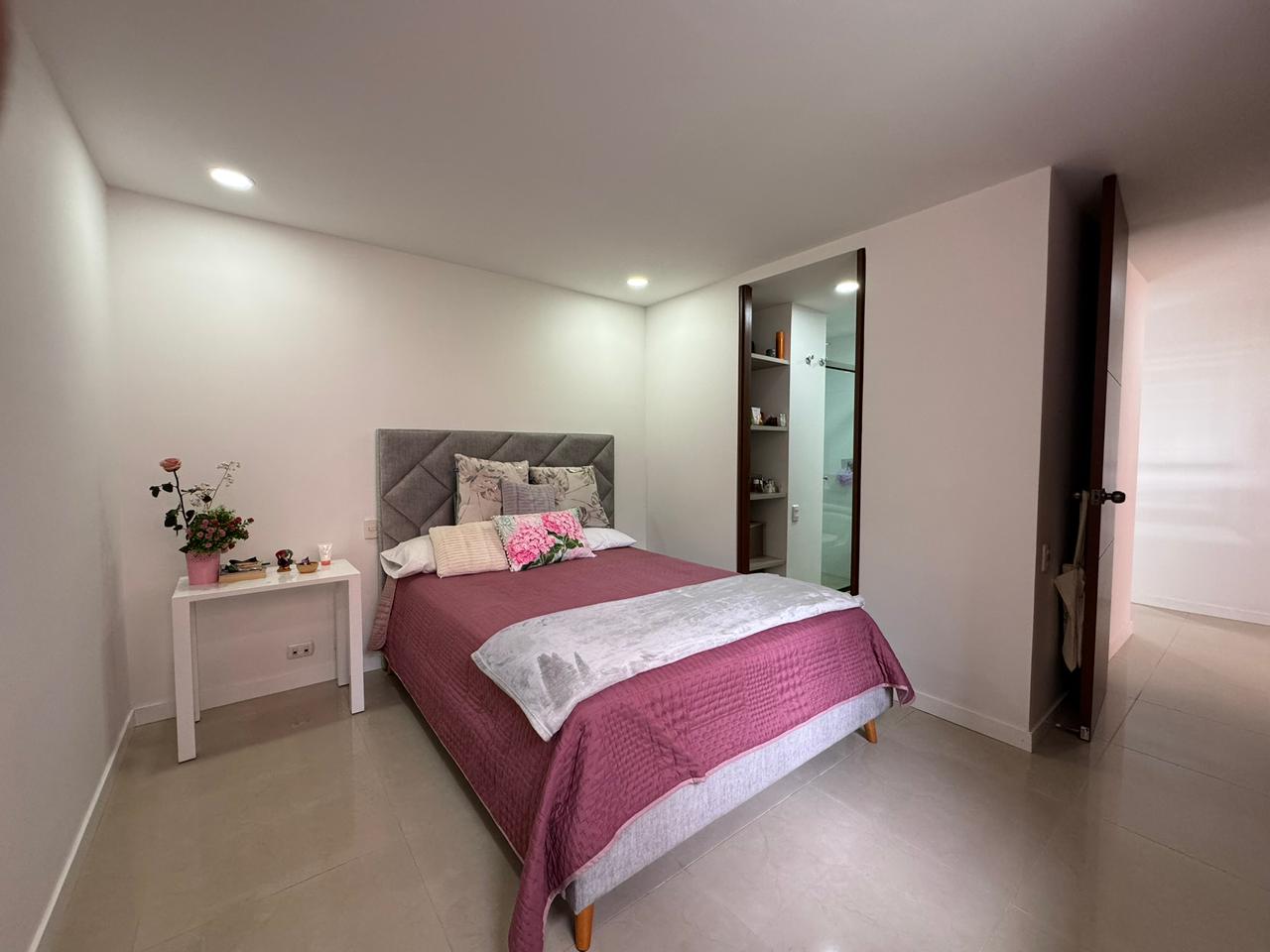 Apartamento en venta en El Poblado, Medellín · foto 7 de 11
