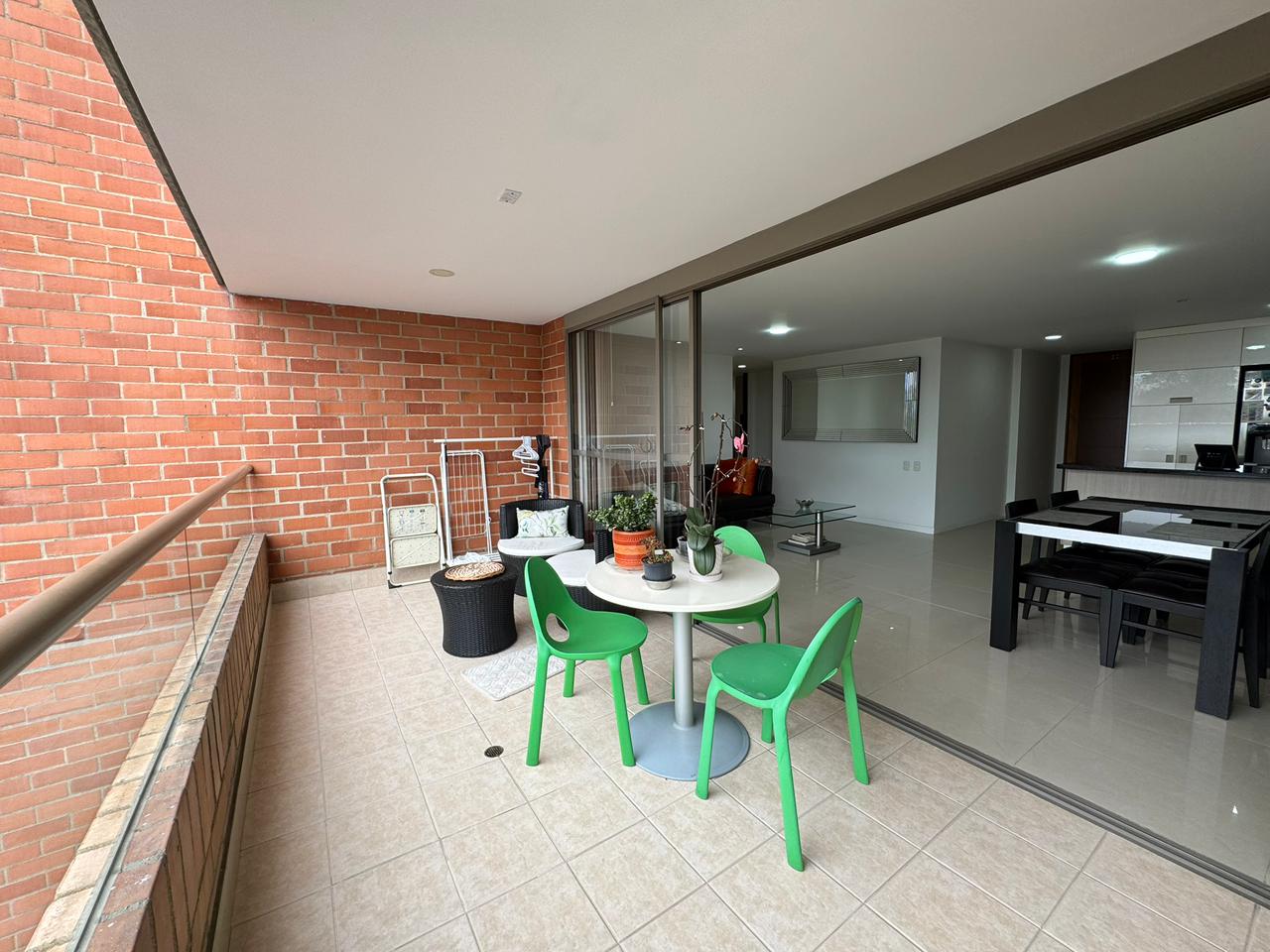 Apartamento en venta en El Poblado, Medellín · foto 2 de 11
