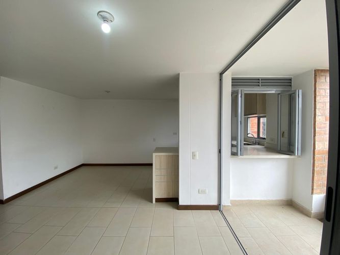 Apartamento de 2 alcobas en venta en Camino Verde, Envigado, 74 m² · foto 3 de 8