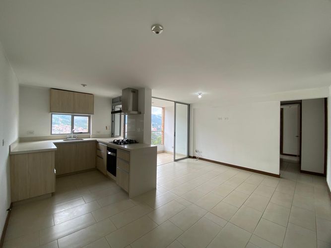 Apartamento de 2 alcobas en venta en Camino Verde, Envigado, 74 m² · foto 4 de 8