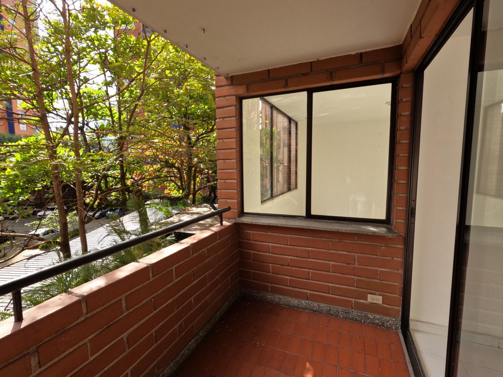 Apartamento en venta en El Portal, Envigado · foto 2 de 10