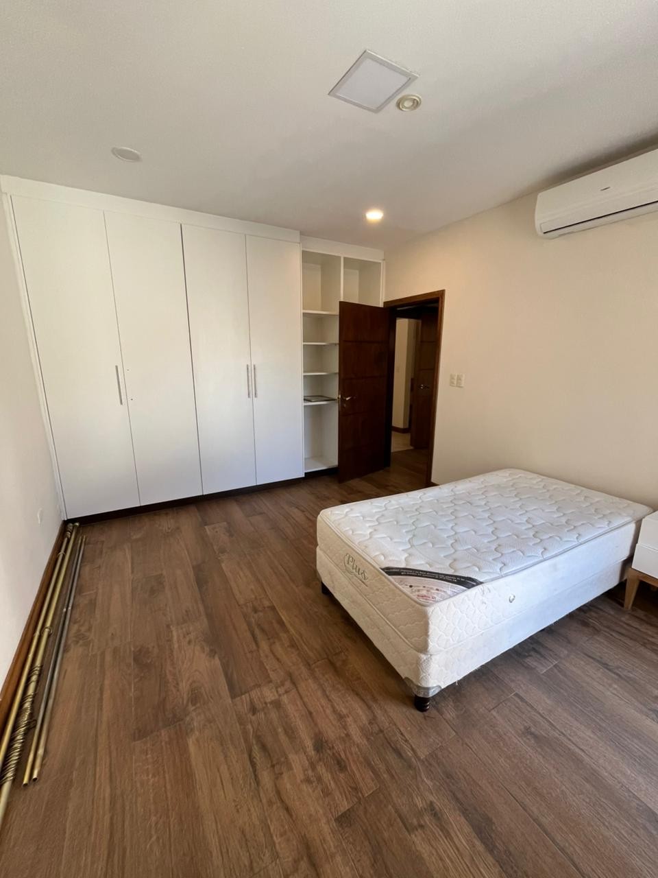 Alquilo casa amoblada zona Villa Morra — foto 2