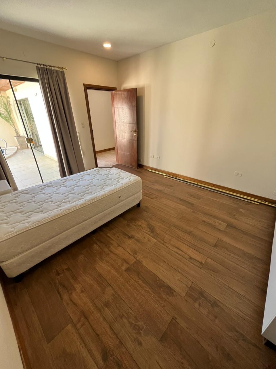 Alquilo casa amoblada zona Villa Morra — foto 3