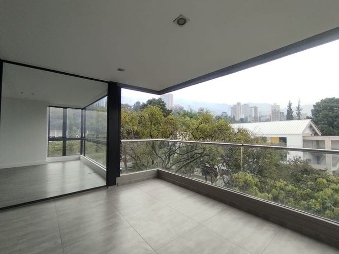 Apartamento de 3 alcobas en arriendo en El Poblado, Medellín, 220 m² · foto 3 de 20