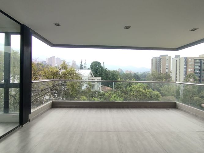 Apartamento de 3 alcobas en arriendo en El Poblado, Medellín, 220 m² · foto 4 de 20