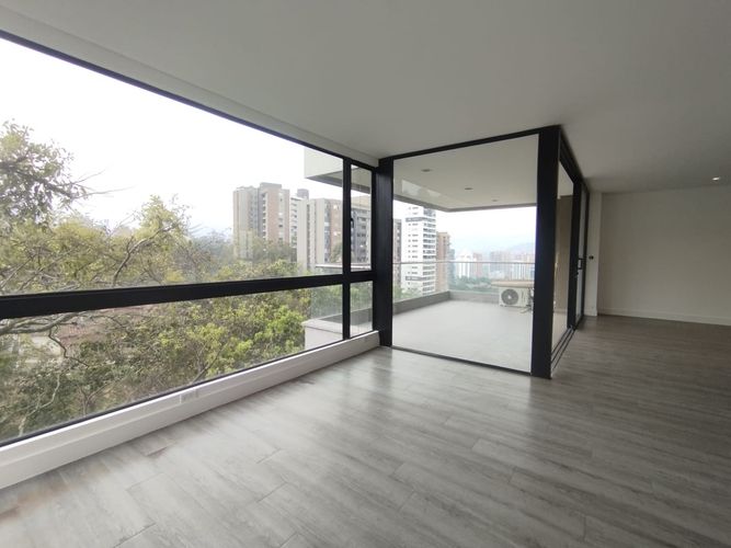 Apartamento de 3 alcobas en arriendo en El Poblado, Medellín, 220 m² · foto 5 de 20