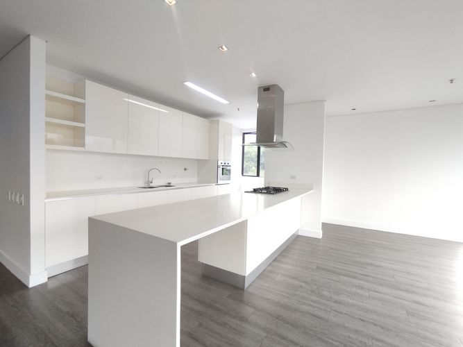 Apartamento de 3 alcobas en arriendo en El Poblado, Medellín, 220 m² · foto 7 de 20