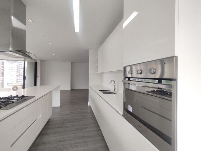 Apartamento de 3 alcobas en arriendo en El Poblado, Medellín, 220 m² · foto 11 de 20