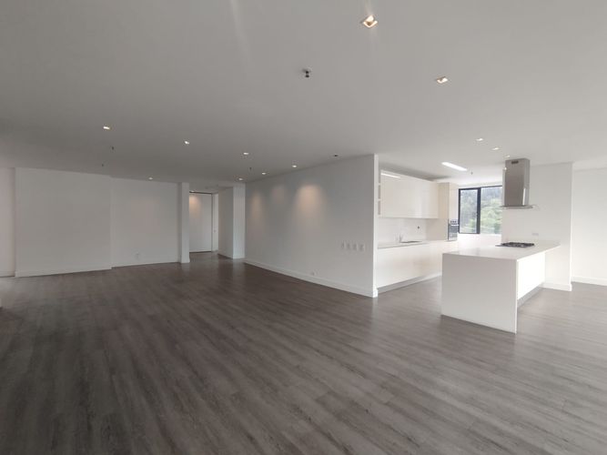Apartamento de 3 alcobas en arriendo en El Poblado, Medellín, 220 m² · foto 13 de 20