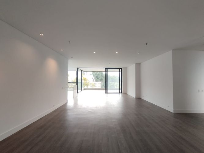Apartamento de 3 alcobas en arriendo en El Poblado, Medellín, 220 m² · foto 15 de 20