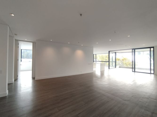Apartamento de 3 alcobas en arriendo en El Poblado, Medellín, 220 m² · foto 16 de 20