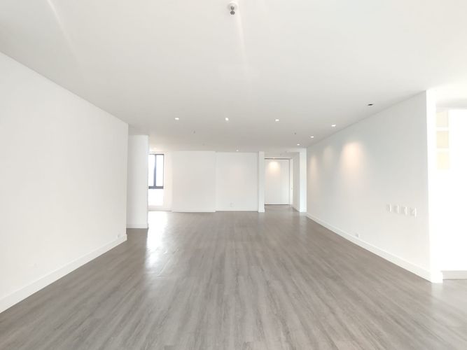 Apartamento de 3 alcobas en arriendo en El Poblado, Medellín, 220 m² · foto 17 de 20