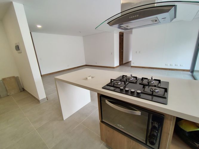 Apartamento de 3 alcobas en arriendo en El Poblado, Medellín, 116 m² · foto 2 de 24