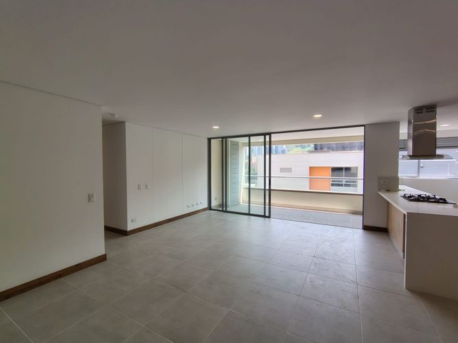 Apartamento de 3 alcobas en arriendo en El Poblado, Medellín, 116 m² · foto 8 de 24