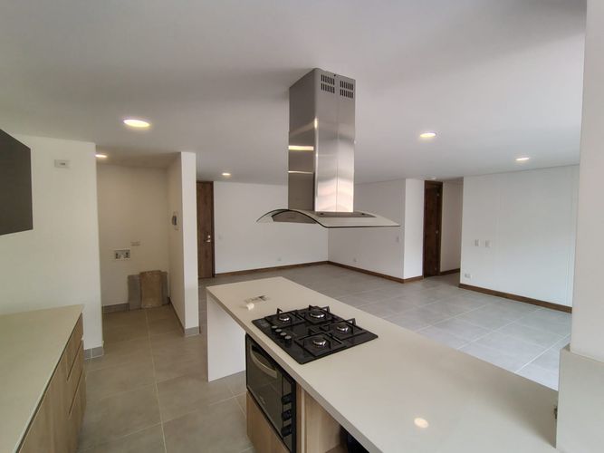 Apartamento de 3 alcobas en arriendo en El Poblado, Medellín, 116 m² · foto 14 de 24