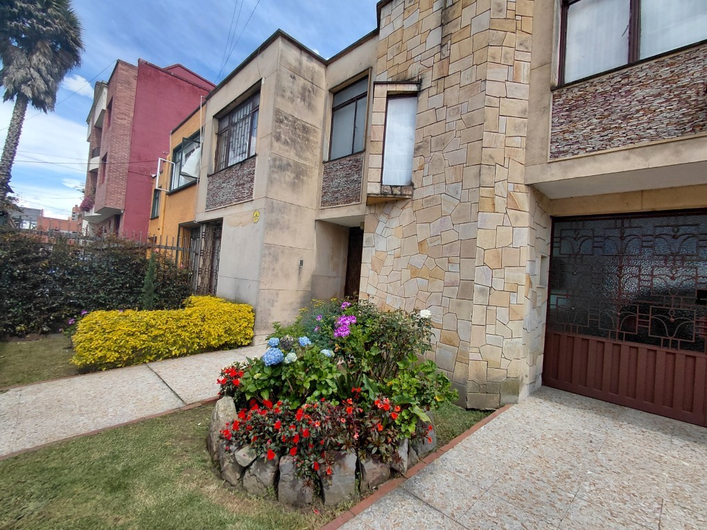 Casa en venta en San Nicolas, Bogotá · foto 2 de 24