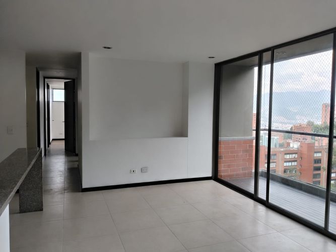 Apartamento de 3 alcobas en venta en El Poblado, Medellín, 80 m² · foto 2 de 19
