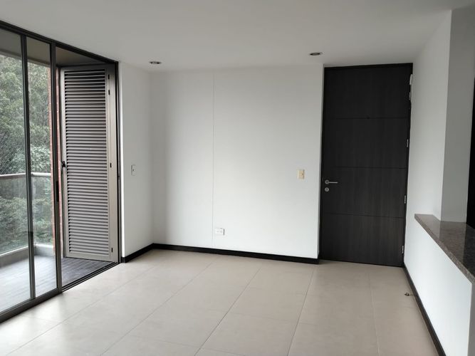 Apartamento de 3 alcobas en venta en El Poblado, Medellín, 80 m² · foto 3 de 19