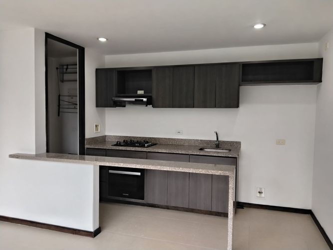 Apartamento de 3 alcobas en venta en El Poblado, Medellín, 80 m² · foto 5 de 19