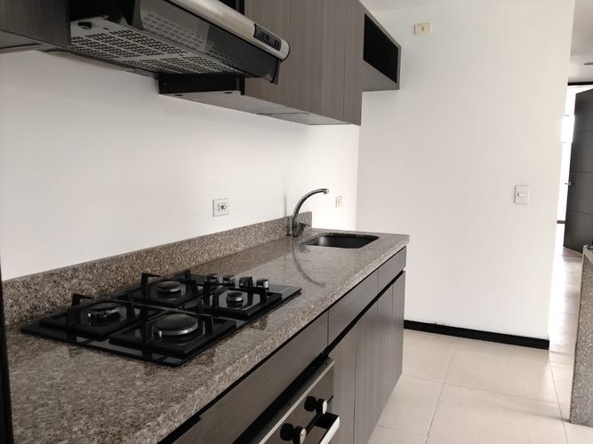 Apartamento de 3 alcobas en venta en El Poblado, Medellín, 80 m² · foto 4 de 19