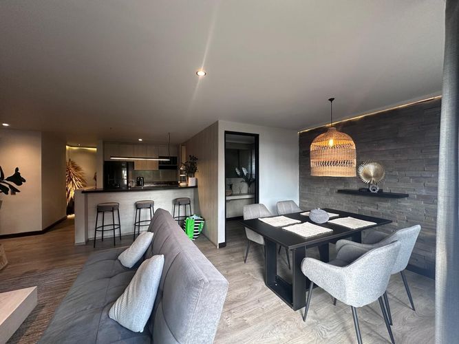 Apartamento de 2 alcobas en venta en Los Naranjos, Medellín, 74 m² · foto 2 de 15