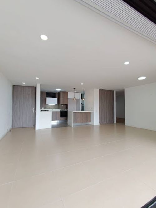 Apartamento de 3 alcobas en arriendo en Loma De Las Brujas, Envigado, 170 m² · foto 2 de 19