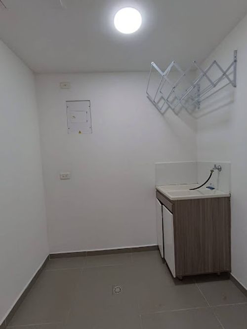 Apartamento de 3 alcobas en arriendo en Loma De Las Brujas, Envigado, 170 m² · foto 6 de 19