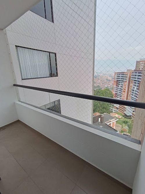 Apartamento de 3 alcobas en arriendo en Loma De Las Brujas, Envigado, 170 m² · foto 17 de 19